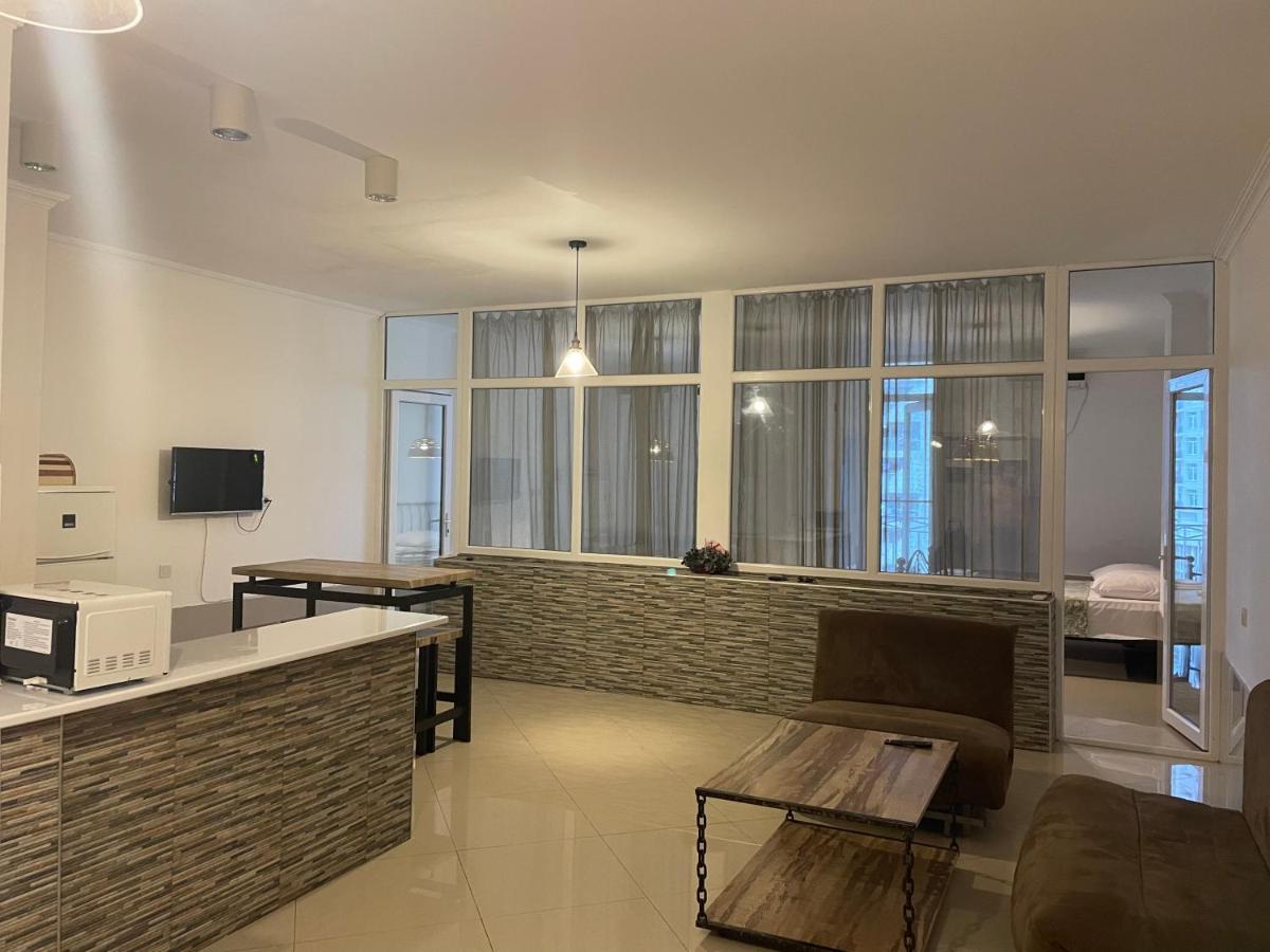 Апартаменти Cozy In The Center Of Батумі